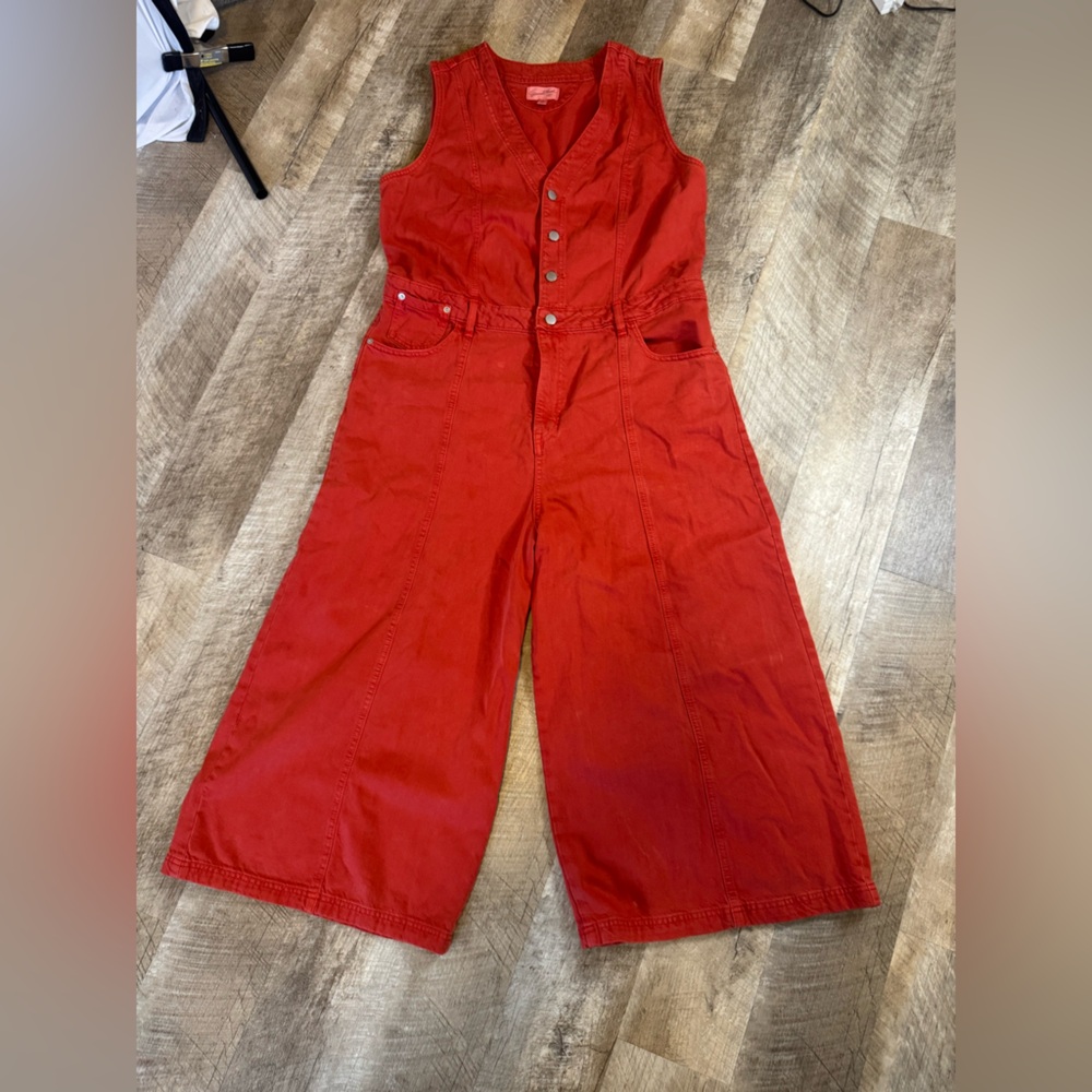 Universal Thread size 16 lightweight red denim jumper, button detail, sleeveless